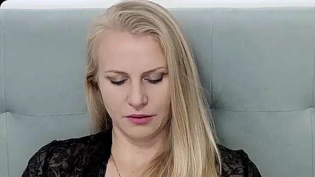 K  Adrienne online show from October 4, 2025, 5:49 am