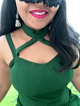 Snapshot of couplegoldxx chatting on December 23, 2025, 5:38 am couplegoldxx online show from December 23, 2025, 5:38 am