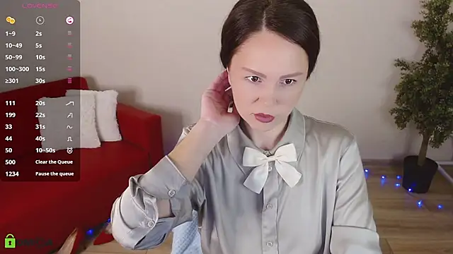 VickyGolden online show from April 4, 2026, 4:55 am