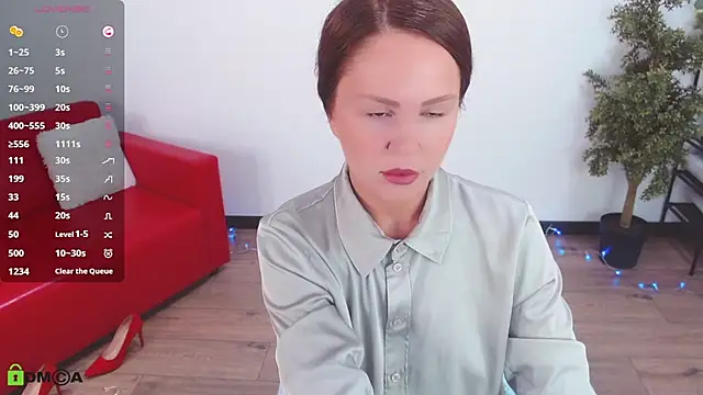 VickyGolden online show from August 1, 2026, 5:18 am