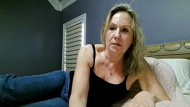 Snapshot of Lisaisluscious chatting on April 18, 2026, 2:32 pm Lisaisluscious online show from April 18, 2026, 2:32 pm