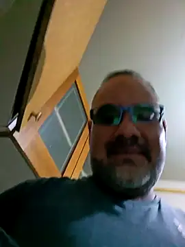 Snapshot of PhillDrake11 chatting on April 9, 2026, 12:21 am PhillDrake11 online show from April 9, 2026, 12:21 am