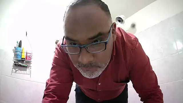 Snapshot of PhillDrake11 chatting on April 9, 2026, 11:43 pm PhillDrake11 online show from April 9, 2026, 11:43 pm