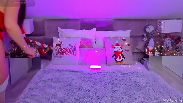 MiaMuse online show from December 14, 2025, 7:40 pm