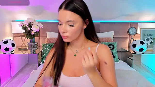MiaMuse online show from June 21, 2026, 7:05 pm