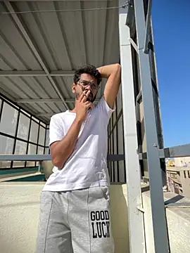 arhan3043 online show from February 4, 2026, 4:29 am