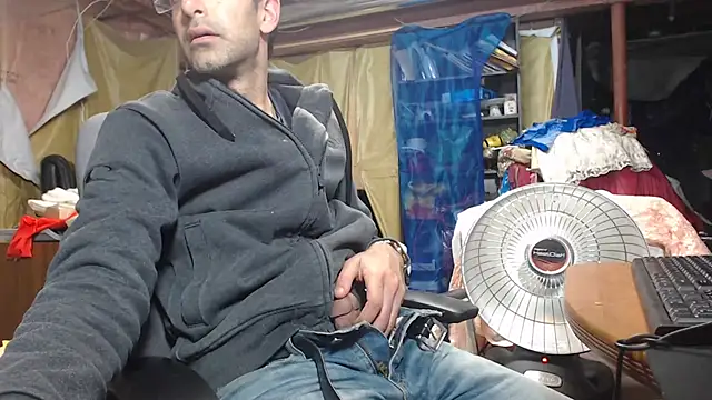 Snapshot of Gsmile1 chatting on December 9, 2024, 10:20 pm Gsmile1 online show from December 9, 2024, 10:20 pm