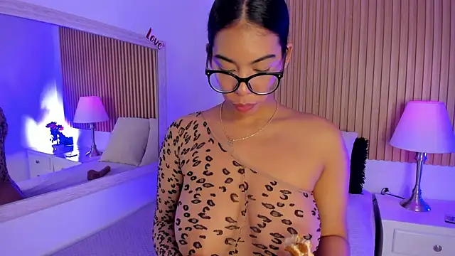Snapshot of GenesisRuiz chatting on March 8, 2025, 9:40 pm GenesisRuiz online show from March 8, 2025, 9:40 pm