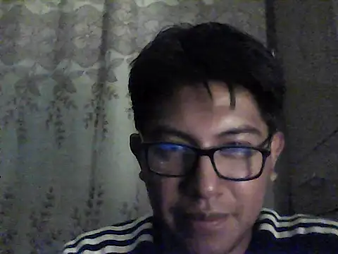 Snapshot of Francotirador21 chatting on November 5, 2025, 12:10 am Francotirador21 online show from November 5, 2025, 12:10 am