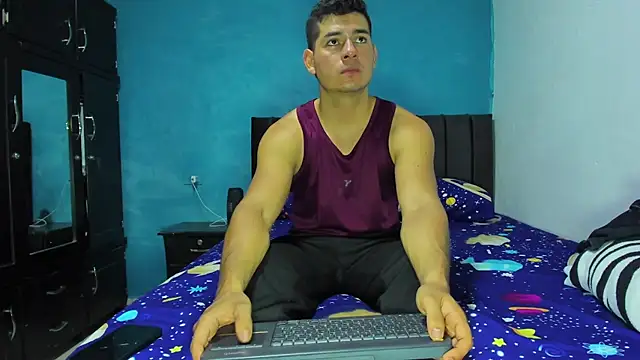Snapshot of VincentSavage chatting on August 7, 2026, 12:12 am VincentSavage online show from August 7, 2026, 12:12 am