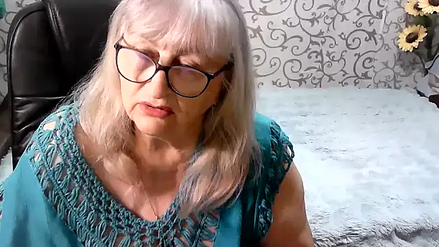 Snapshot of LolkaAlyss chatting on October 23, 2025, 3:44 pm LolkaAlyss online show from October 23, 2025, 3:44 pm