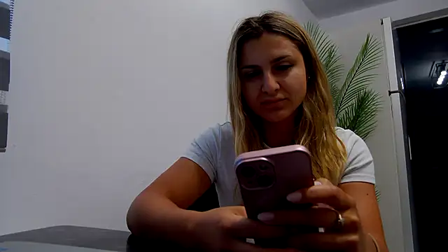 Snapshot of NicolePlay chatting on July 6, 2026, 3:03 am NicolePlay online show from July 6, 2026, 3:03 am