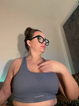 Snapshot of FemDom_RubyKnightXXO chatting on March 18, 2026, 6:44 pm FemDom RubyKnightXXO online show from March 18, 2026, 6:44 pm