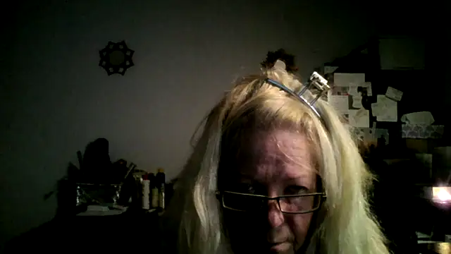 Snapshot of XTRAHORNYONE chatting on October 6, 2025, 12:52 am XTRAHORNYONE online show from October 6, 2025, 12:52 am