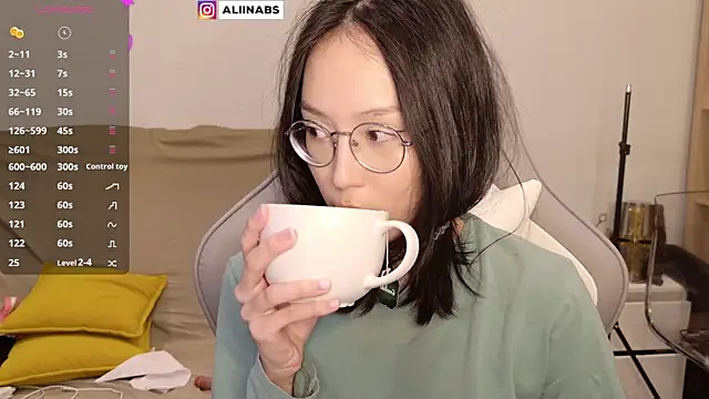 aliiiiiina online show from December 26, 2024, 5:19 pm