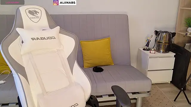 aliiiiiina online show from January 2, 2025, 3:26 am