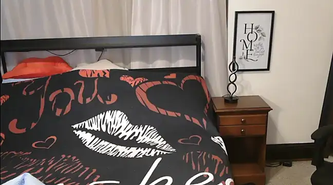 HollieBim online show from December 9, 2024, 3:11 pm