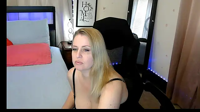 HollieBim online show from March 21, 2025, 2:51 pm