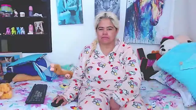 estrellita fugaz16x online show from February 3, 2025, 11:31 am