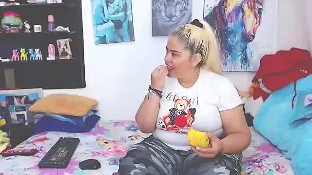 estrellita fugaz16x online show from February 12, 2025, 10:15 pm