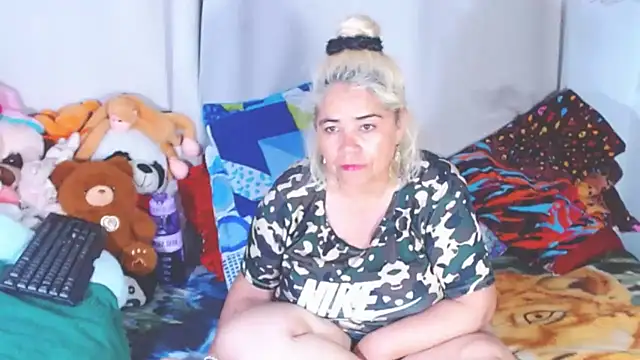 estrellita fugaz16x online show from December 15, 2025, 3:00 am