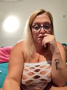 winniess40 online show from December 1, 2024, 8:31 pm
