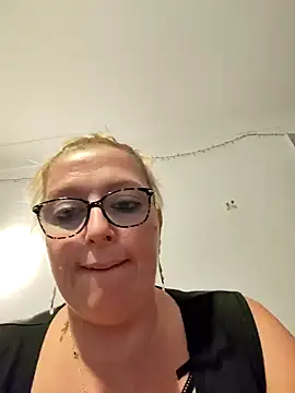 winniess40 online show from December 6, 2024, 8:15 am