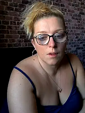 winniess40 online show from December 21, 2024, 9:33 am