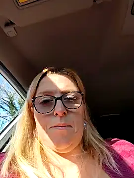 winniess40 online show from January 1, 2025, 1:27 pm