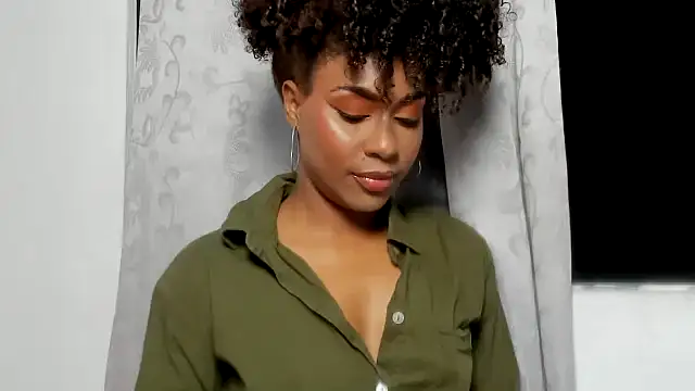 Snapshot of thaimy_ chatting on November 3, 2025, 1:51 am thaimy  online show from November 3, 2025, 1:51 am