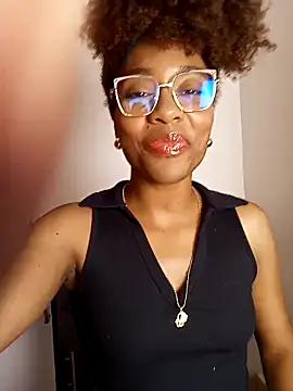 thaimy  online show from March 20, 2026, 3:00 am