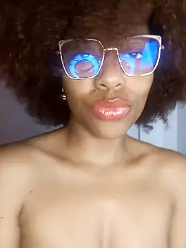 thaimy  online show from April 24, 2026, 2:47 am