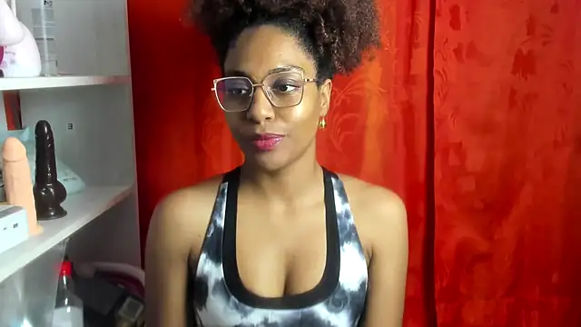 thaimy  online show from May 22, 2026, 2:51 am