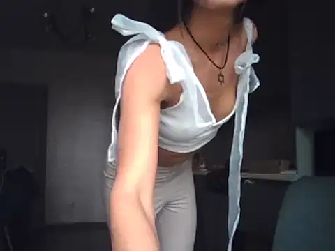 JulianaGold1 online show from December 3, 2024, 1:32 pm