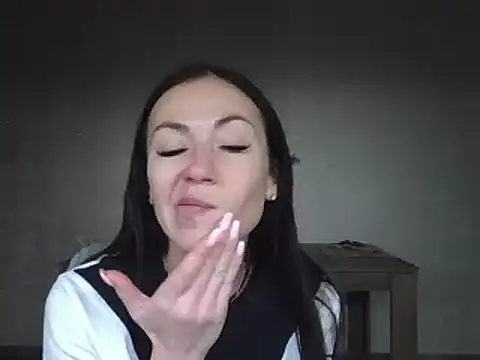 JulianaGold1 online show from December 4, 2024, 3:32 pm