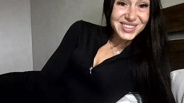 Snapshot of JulianaGold1 chatting on October 10, 2025, 8:41 pm JulianaGold1 online show from October 10, 2025, 8:41 pm