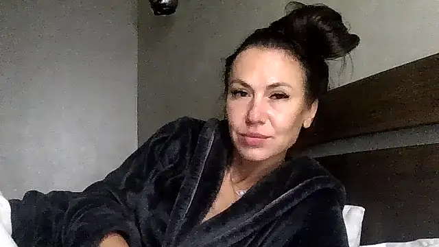 Snapshot of JulianaGold1 chatting on October 12, 2025, 8:41 pm JulianaGold1 online show from October 12, 2025, 8:41 pm