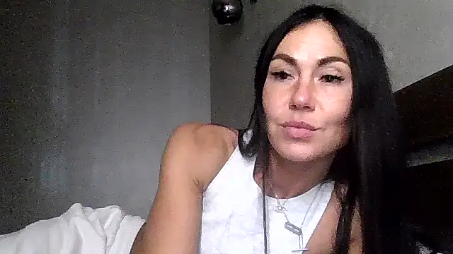 Snapshot of JulianaGold1 chatting on October 18, 2025, 7:14 pm JulianaGold1 online show from October 18, 2025, 7:14 pm