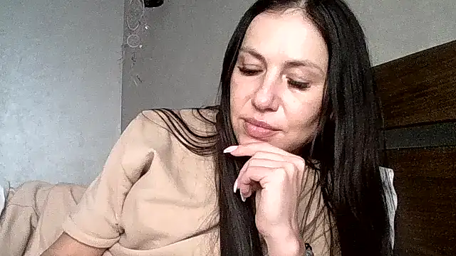 JulianaGold1 online show from March 31, 2026, 1:22 pm