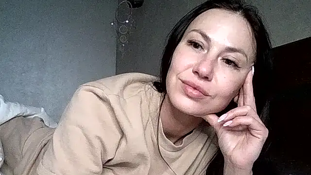 JulianaGold1 online show from April 6, 2026, 12:06 pm