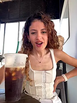 Snapshot of alana15 chatting on November 7, 2025, 9:48 pm alana15 online show from November 7, 2025, 9:48 pm