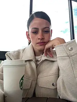 Snapshot of alana15 chatting on December 5, 2025, 8:16 pm alana15 online show from December 5, 2025, 8:16 pm