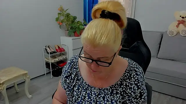 Frau Marta online show from July 31, 2026, 12:48 pm