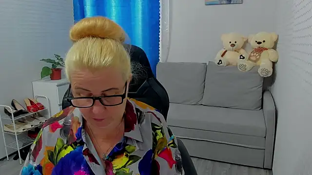Frau Marta online show from August 7, 2026, 1:24 pm