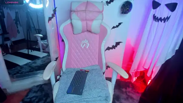 jenndy lockhart online show from October 21, 2025, 3:40 am