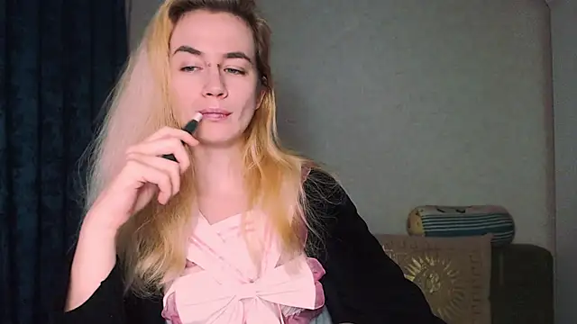 xxxcharismaaa online show from December 5, 2024, 4:42 am
