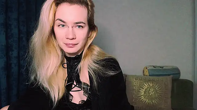 xxxcharismaaa online show from December 6, 2024, 4:36 am