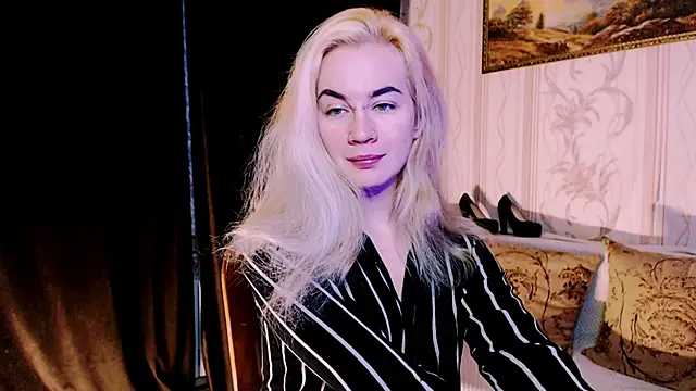 xxxcharismaaa online show from November 16, 2025, 4:40 am