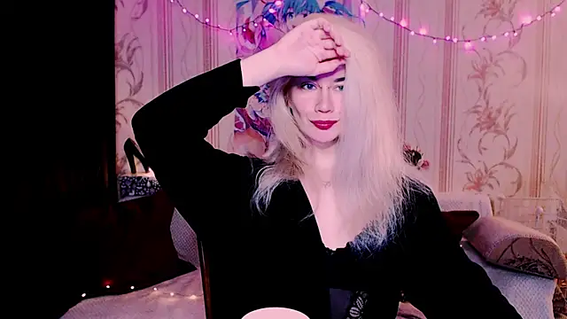 xxxcharismaaa online show from April 24, 2026, 4:26 am