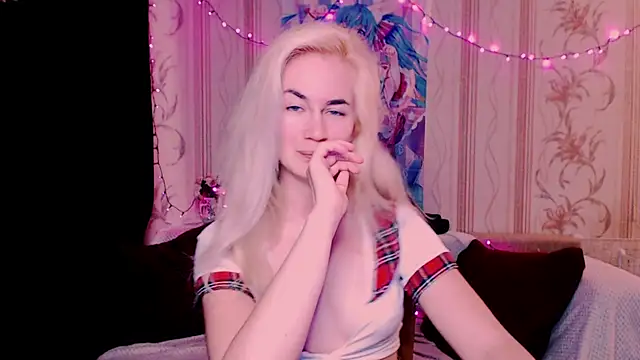 xxxcharismaaa online show from June 10, 2026, 6:01 am